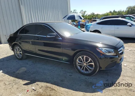2015 Mercedes-Benz C 300 4Matic из США, поврежденный, VIN 55SWF4KB3FU069675